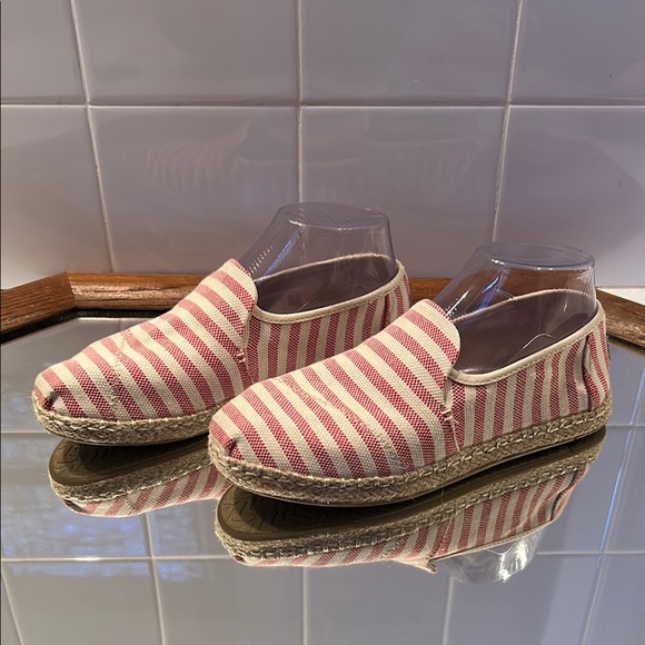 NWOB Toms Red and White Espadrilles with Striped Canvas - Picture 2 of 6
